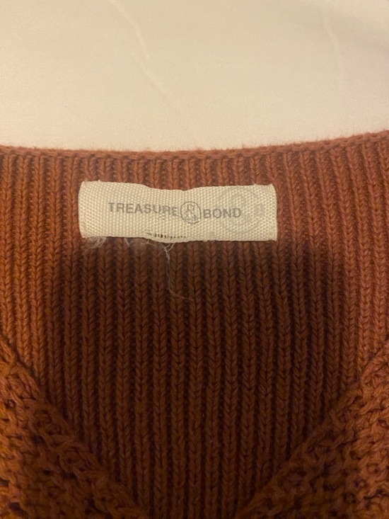 Treasure & Bond Rust Knit V-Neck Flutter Sleeve Top - Picture 4 of 5
